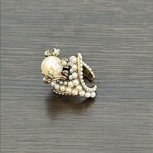 Elegant Gucci Pearl and Gold Women's Ring